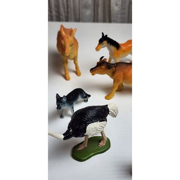 Set of 9 Plastic Farm Animals, Replacement pieces - Picture 3 of 8